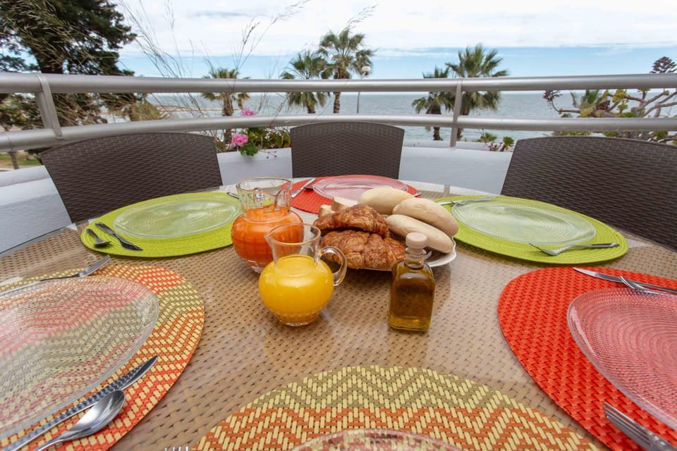 Food close-up, Coffee/tea facilities, Balcony/Terrace, Balcony/Terrace, Food and drinks, Decorative detail, Food, Sea view, Street view, Breakfast, Drinks, Non alcoholic drinks