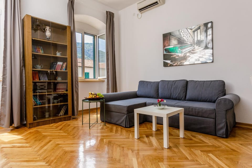 Old Town Clock Tower Apartment Apartment in Kotor