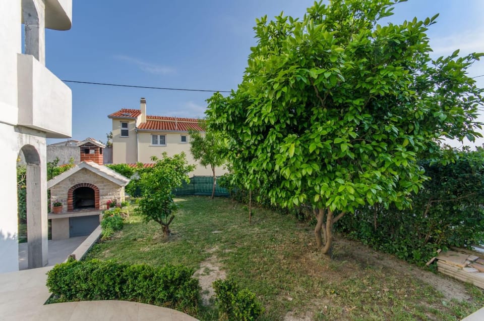 BBQ facilities, Garden, Balcony/Terrace