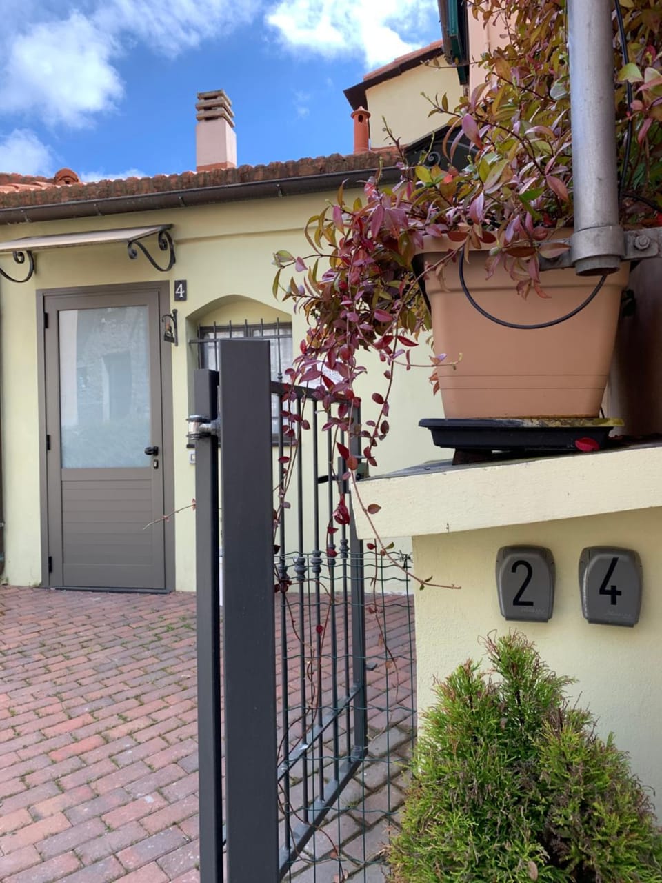 Property building, Facade/entrance