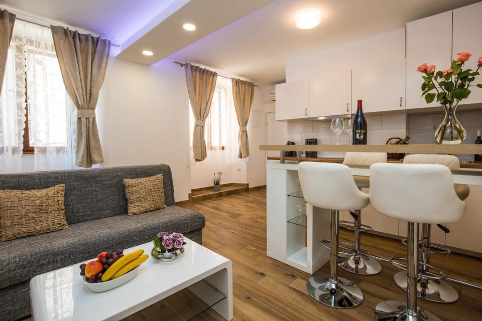 Kitchen or kitchenette, Living room, Dining area