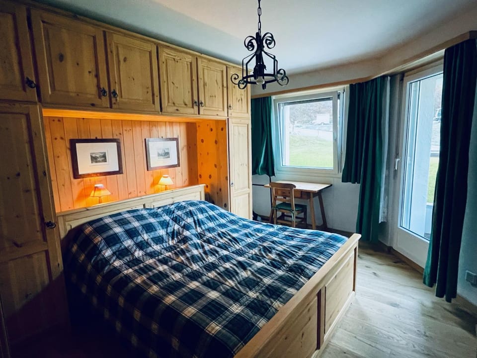 Bedroom, wardrobe