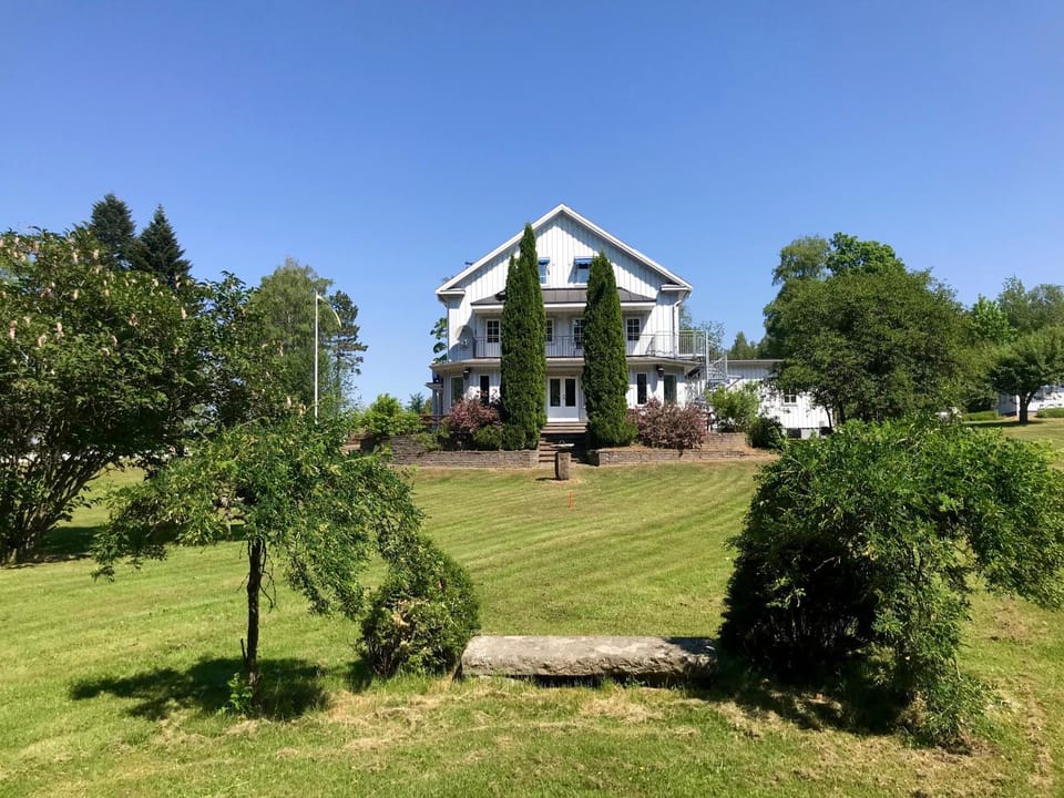 Facade/entrance, Garden