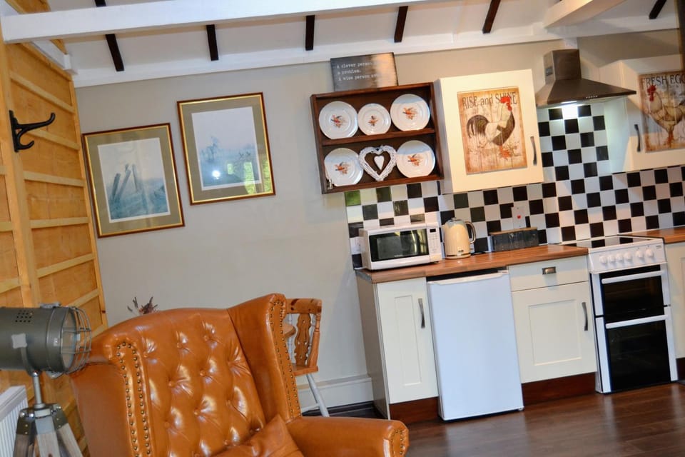 Arrowwood Self Catering (Wagtail and Nuthatch) House in Wales