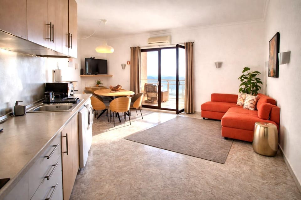 TV and multimedia, Kitchen or kitchenette, Living room, Seating area, Dining area, pet friendly, stove
