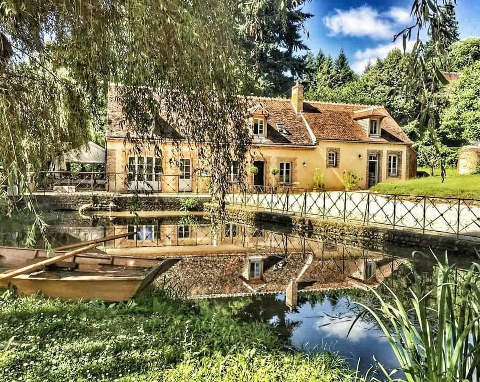 Le Moulin de Corneil House in Bourgogne-Franche-Comté