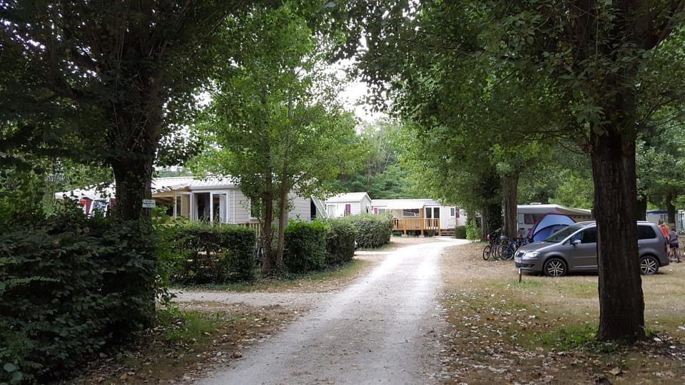 Camping les Borgnes Saint-Sozy Campground/ 
RV Resort in Occitanie