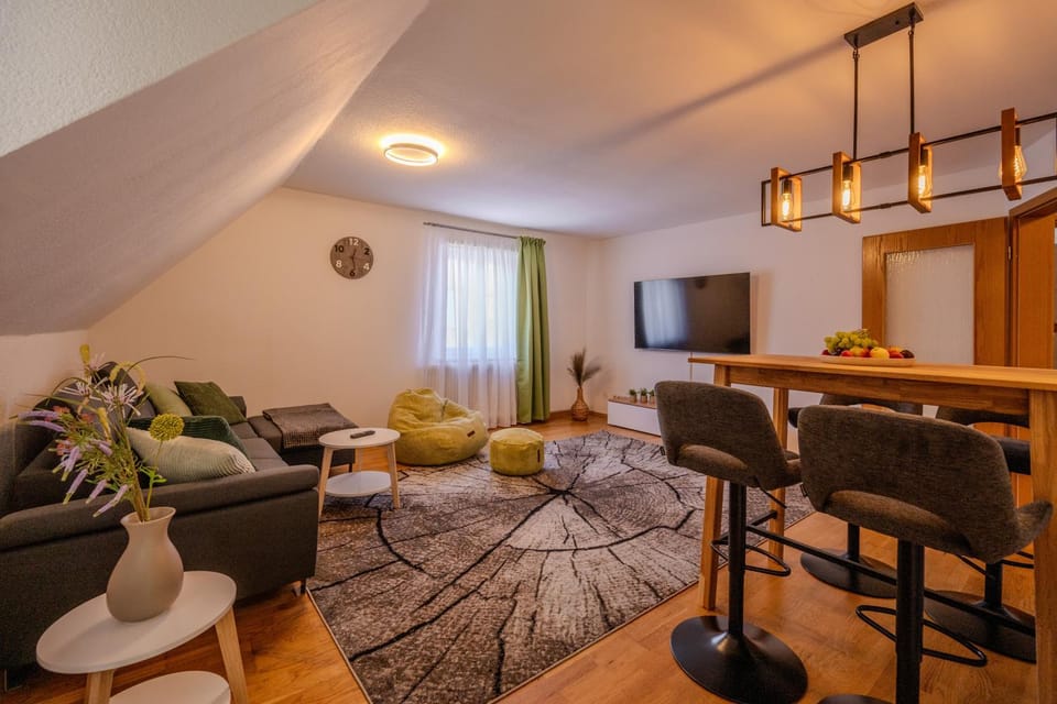 TV and multimedia, Living room, Seating area