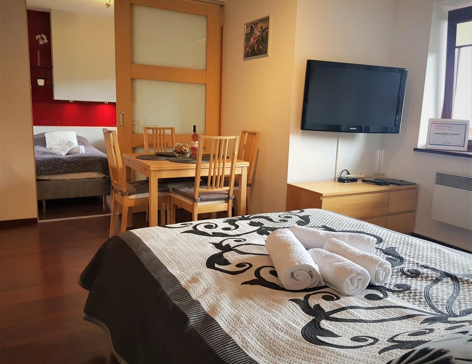 Bed, TV and multimedia