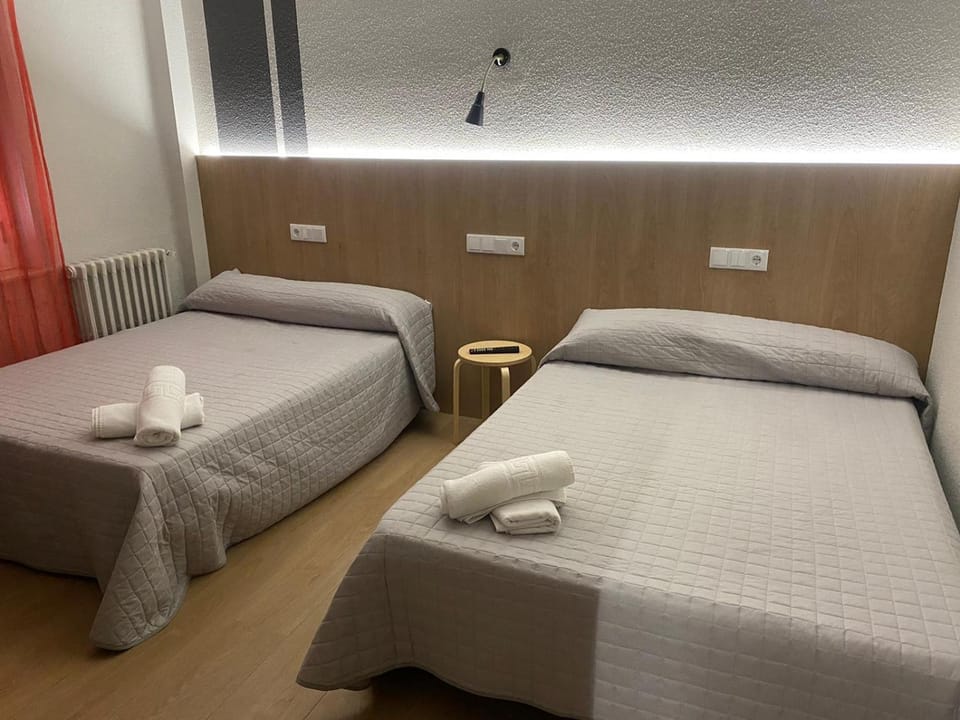 Hostal Uría Bed and Breakfast in Salamanca