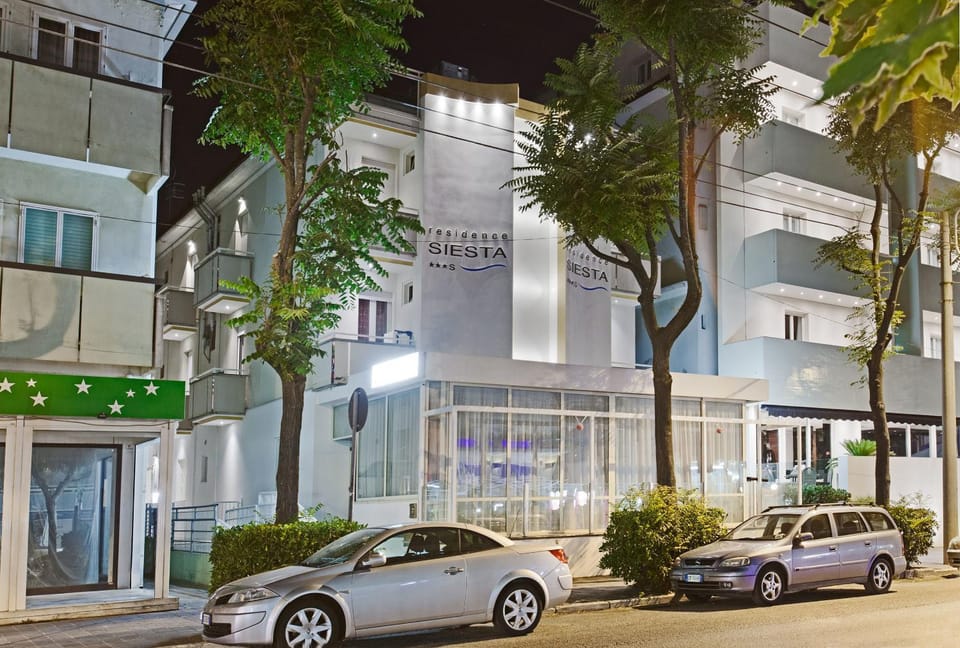 Facade/entrance