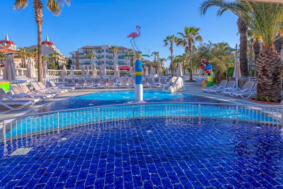 Day, Pool view, Swimming pool, children, sunbed
