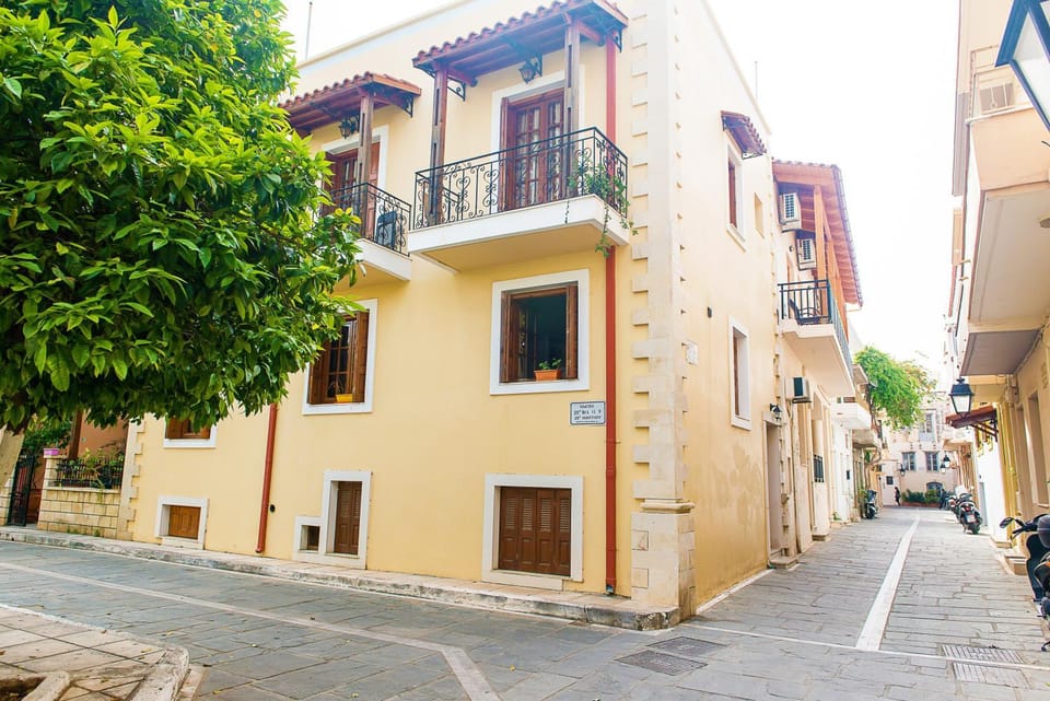 Neighbourhood, Street view, Location