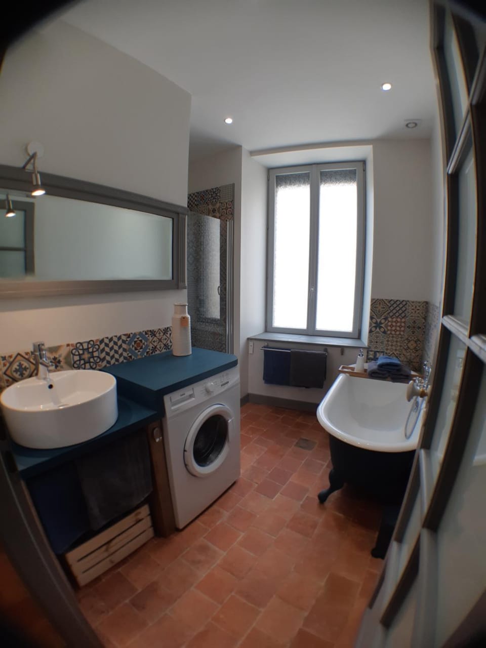 Shower, Bath, towels, washing machine, dryer