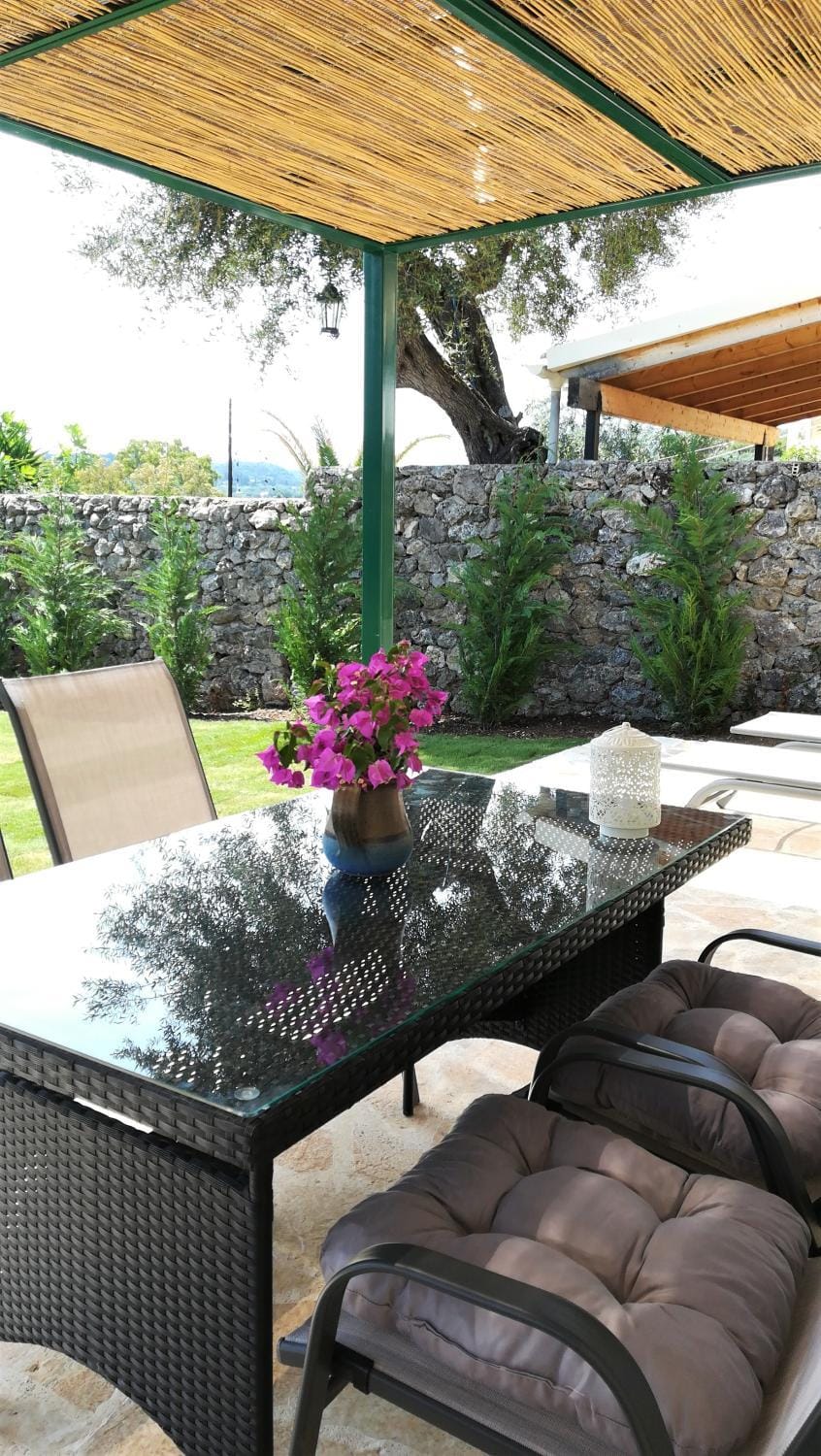 Property building, Garden, Balcony/Terrace
