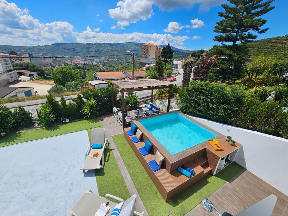 Property building, Day, Natural landscape, Mountain view, Pool view, Swimming pool, sunbed