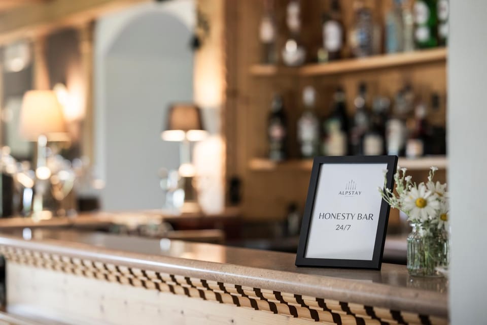 Lounge or bar, minibar