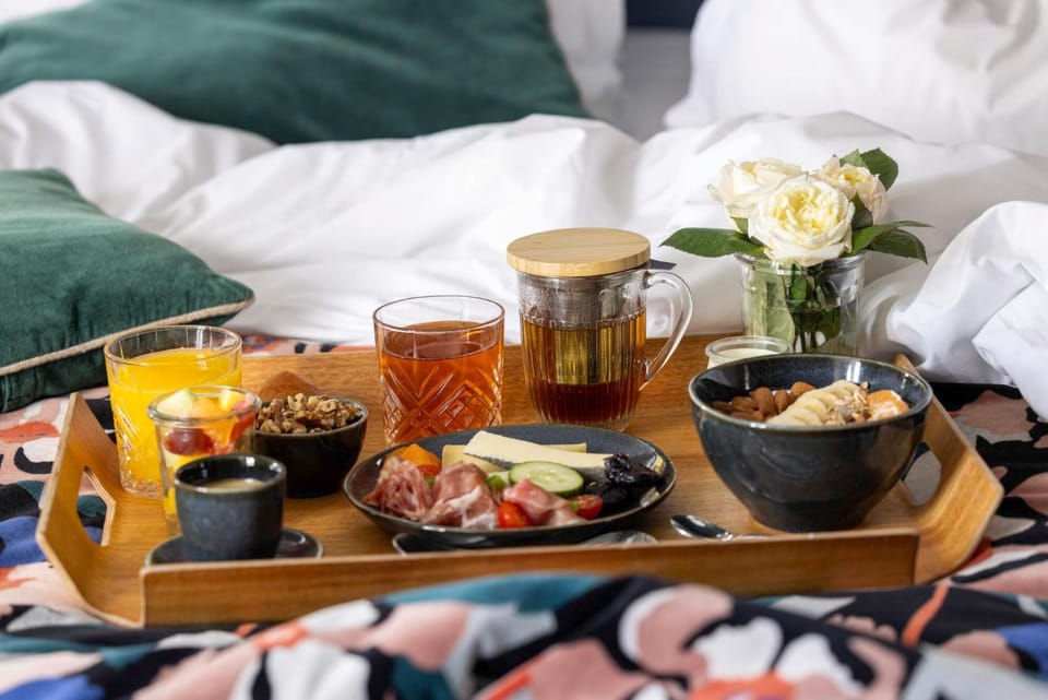 Bedroom, Breakfast, Continental breakfast