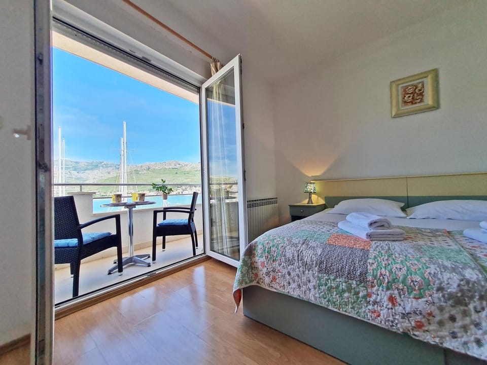 Balcony/Terrace, Photo of the whole room