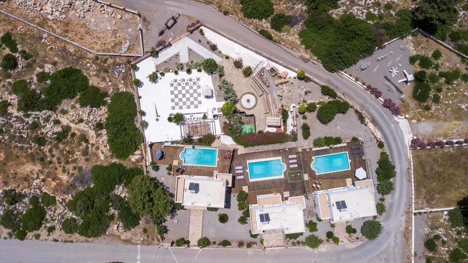 Property building, Neighbourhood, Bird's eye view, Pool view, Street view, Swimming pool, Location