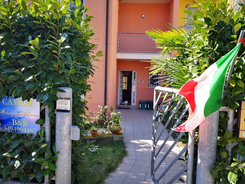 Facade/entrance