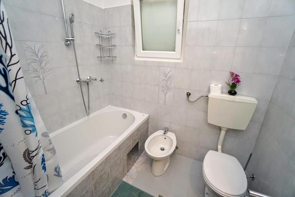 Bathroom, Bath