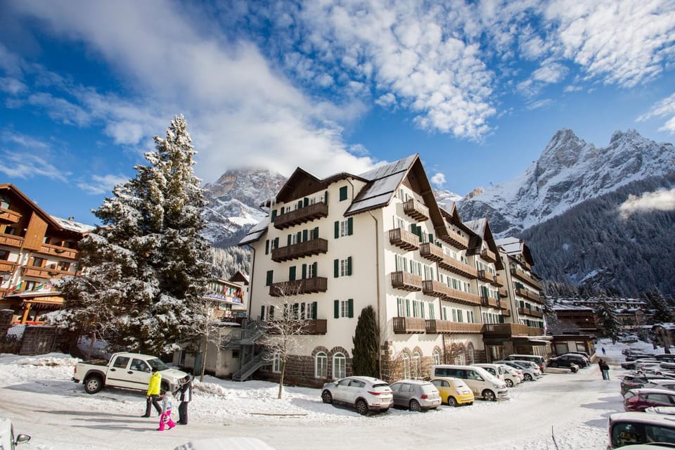 Property building, Day, Natural landscape, Winter, Mountain view, Parking