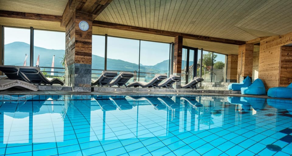 Spa and wellness centre/facilities, Mountain view, Swimming pool, sunbed