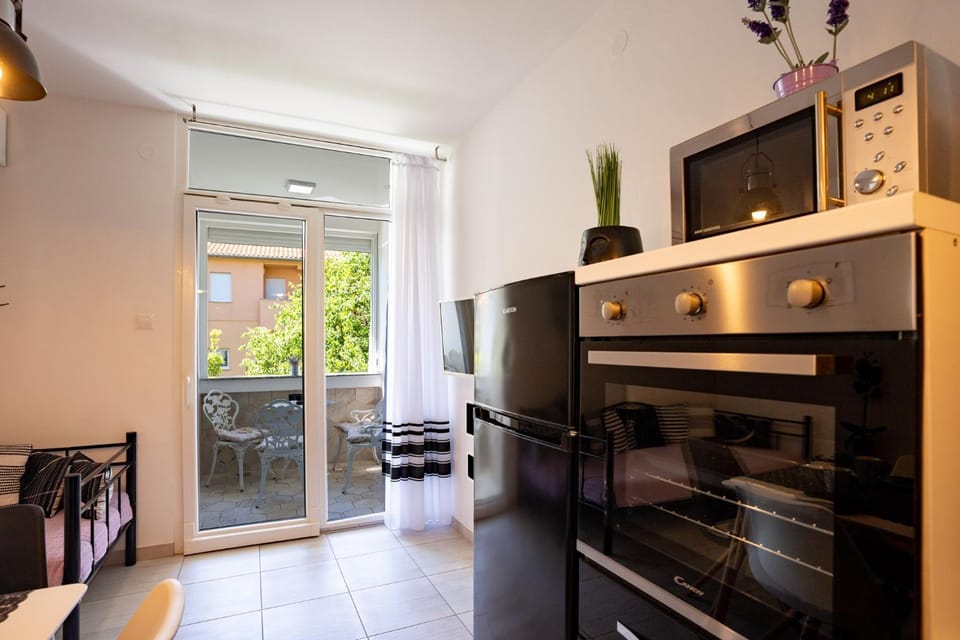 oven, kitchen