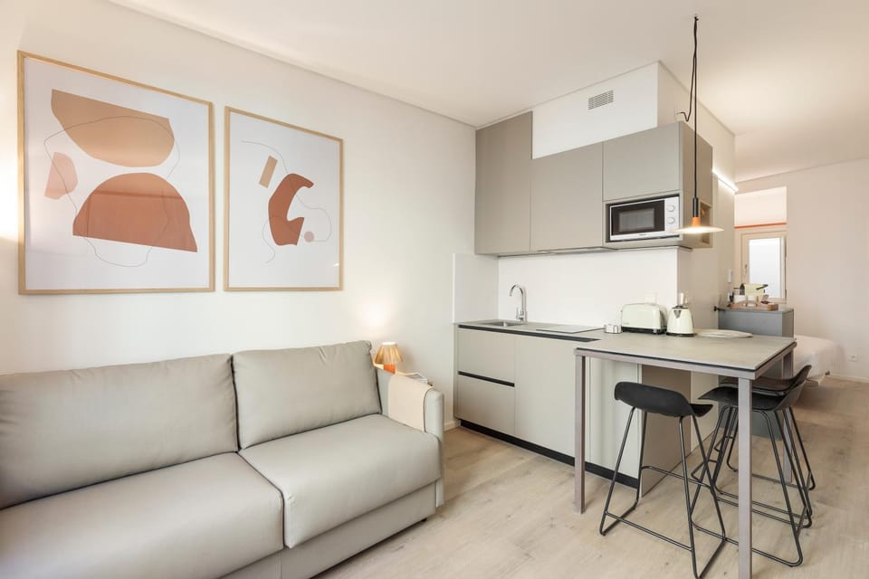 Kitchen or kitchenette, Living room, Dining area, minibar, stove