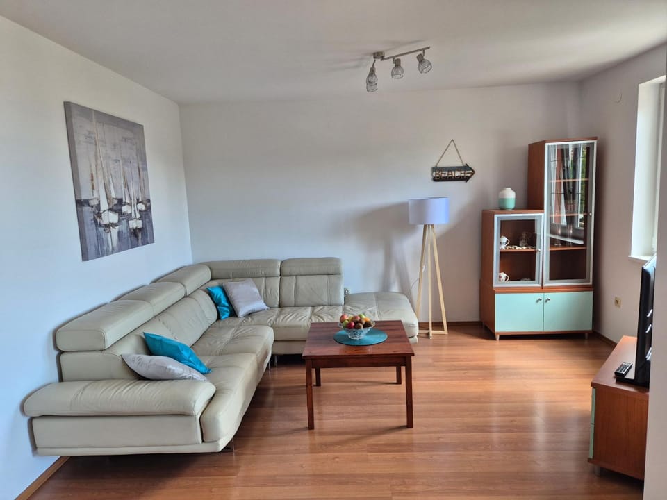 TV and multimedia, Living room, air conditioner