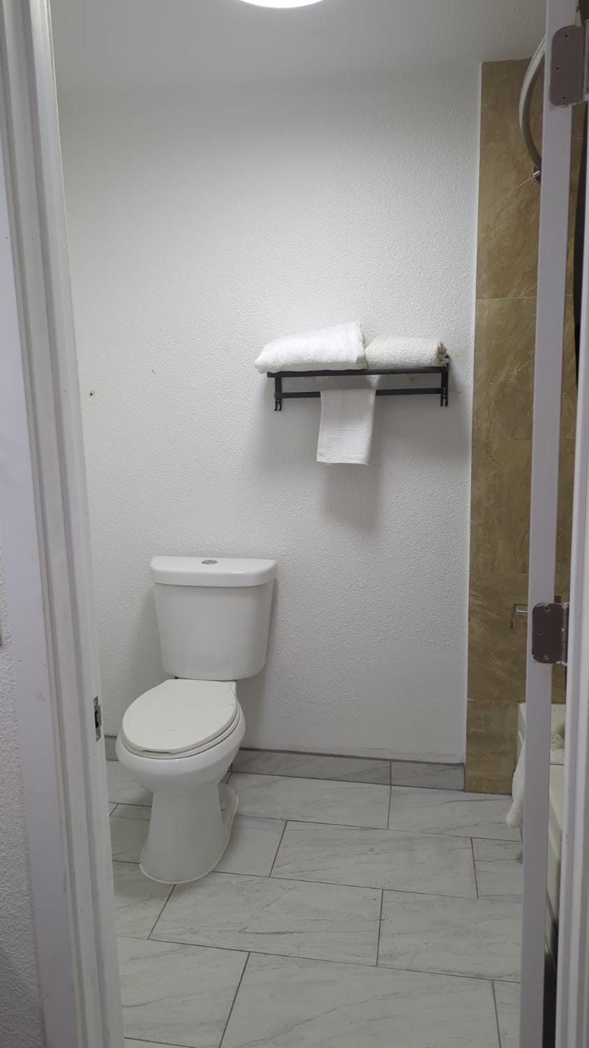 Evergreen Inn & Suites Portland Motel in Portland