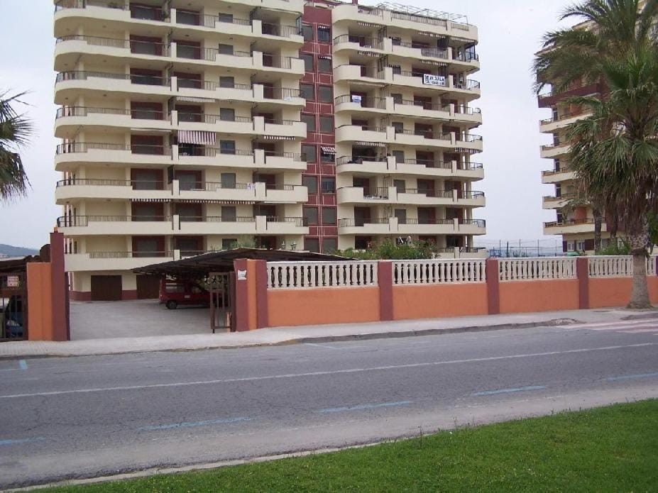 Apartamento 1ª linea de playa con piscina en edificio Albatros II Apartment in Peniscola