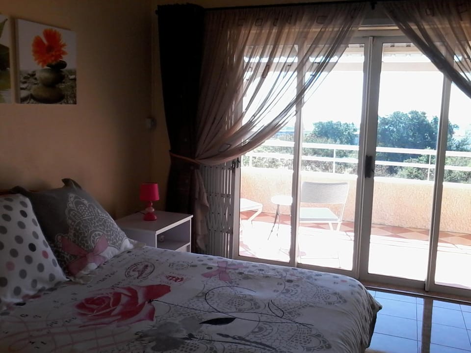 Bed, TV and multimedia, View (from property/room), Balcony/Terrace, internet, minibar