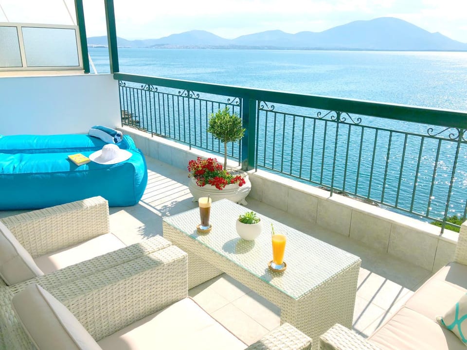 Spring, Day, Natural landscape, Balcony/Terrace, Seating area, Beach, On site, Mountain view, Sea view, sunbed