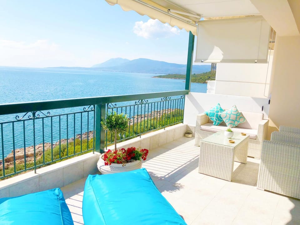 Balcony/Terrace, Beach, Mountain view, Sea view