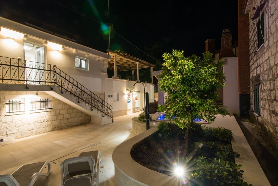 Shower, Patio, BBQ facilities, Garden, Balcony/Terrace, Seating area