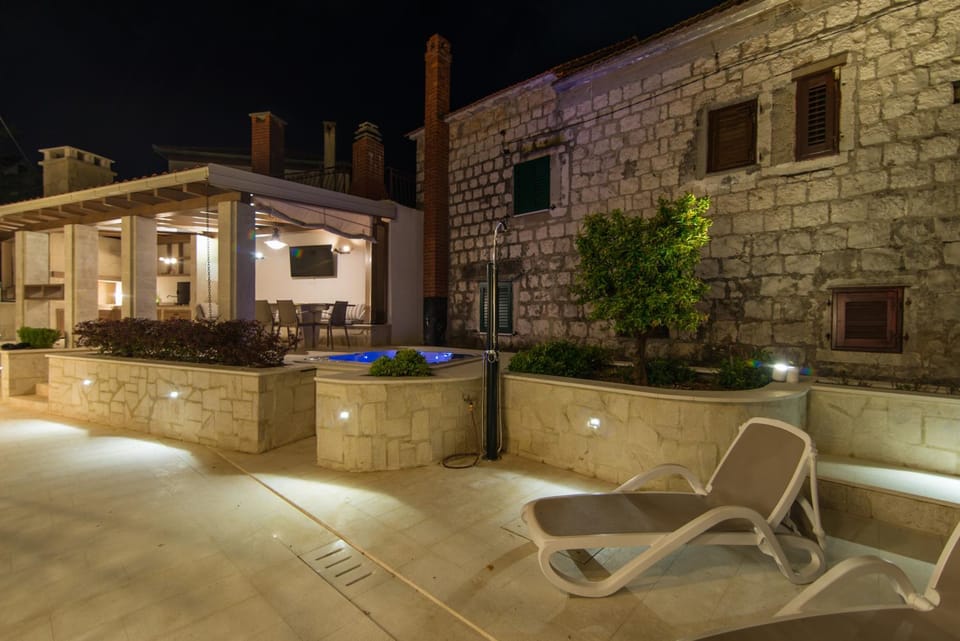 Shower, Patio, BBQ facilities, Garden, Balcony/Terrace, Seating area