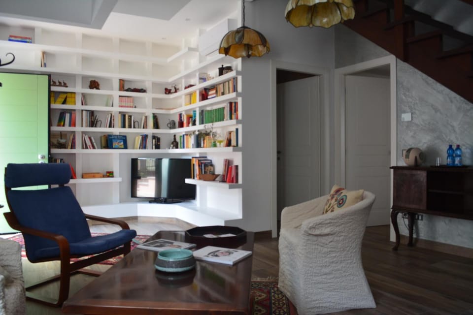 Communal lounge/ TV room, Library, Living room, On site, Internal: Not applicable to any particular room