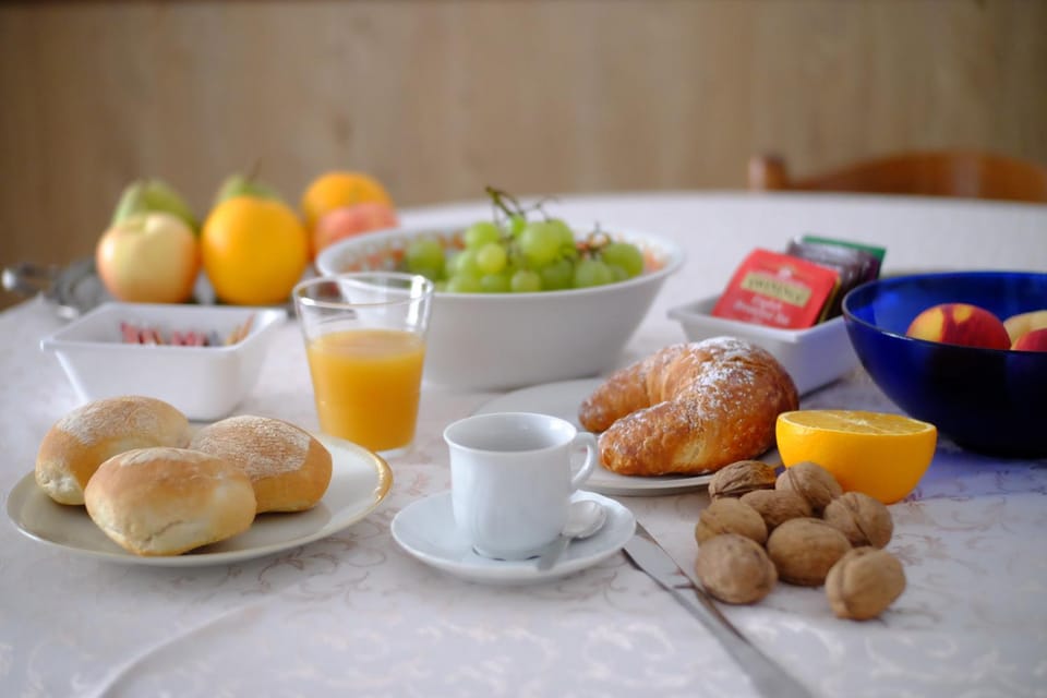 Food and drinks, Breakfast, Continental breakfast, Buffet breakfast