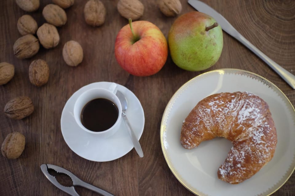 Food and drinks, Breakfast, Continental breakfast