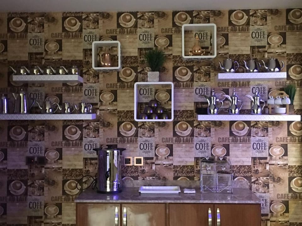 Drinks, Internal: Not applicable to any particular room