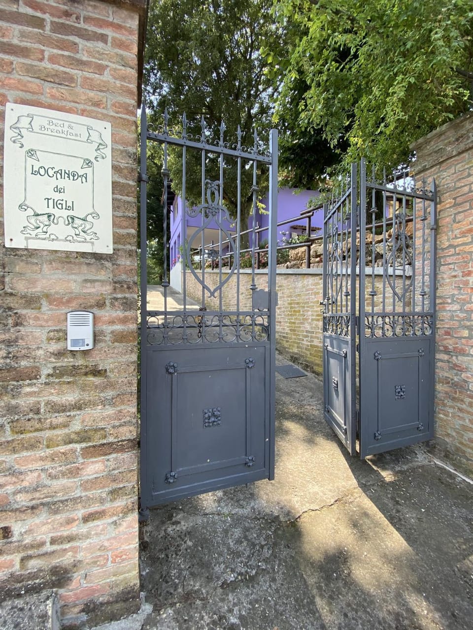 Facade/entrance