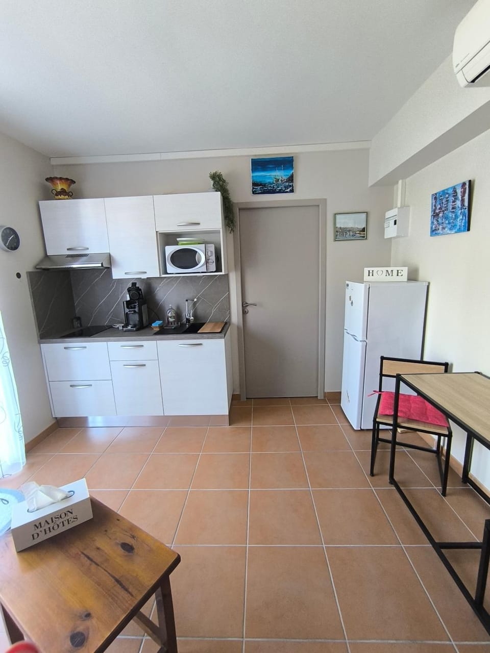 Kitchen or kitchenette, stove