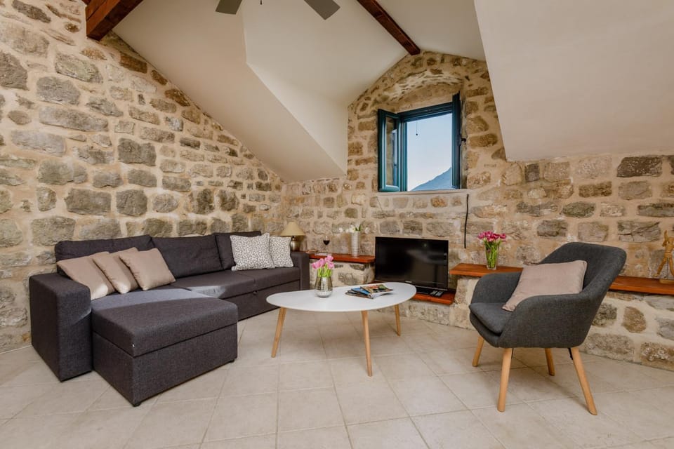 Perast Venetian Jewel House - Stunning View House in Kotor Municipality