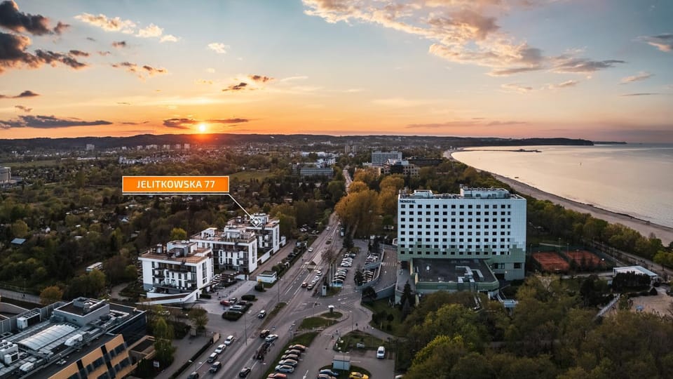 Bird's eye view, Location