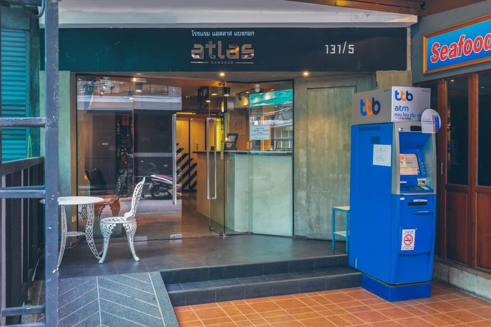 Facade/entrance