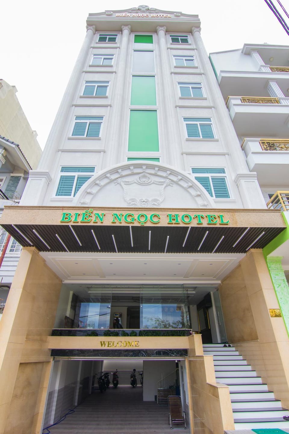 Facade/entrance