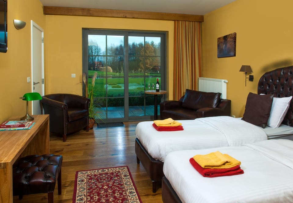 Bed, Seating area, Bedroom