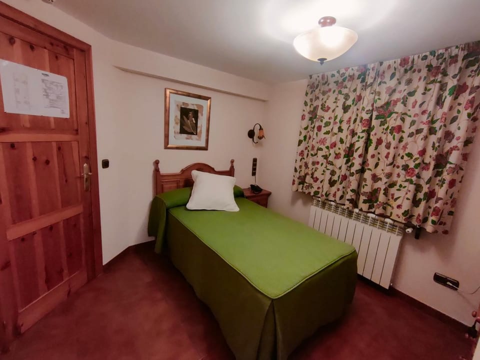 Hostal Las Grullas Bed and Breakfast in Aragon